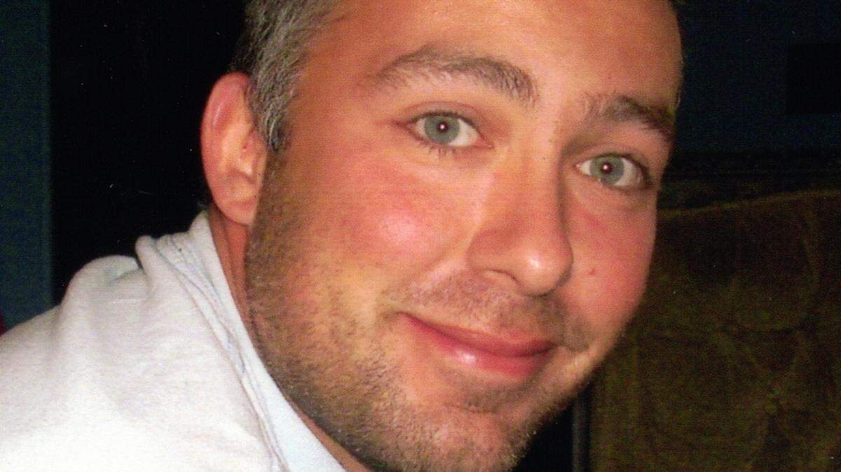 Esta foto sin fecha brindada por su familia muestra a Matthew J. Heath, un ex infante de marina estadounidense que se encuentra encarcelado en Venezuela bajo cargos de terrorismo y espionaje. Su familia desmiente las acusaciones alegando que el militar solo se encontraba en el sitio y el momento equivocado.