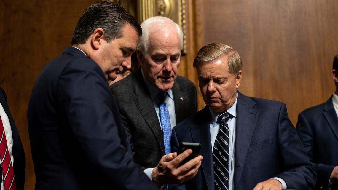 Texas conservatives vote in support of Trump’s wall emergency