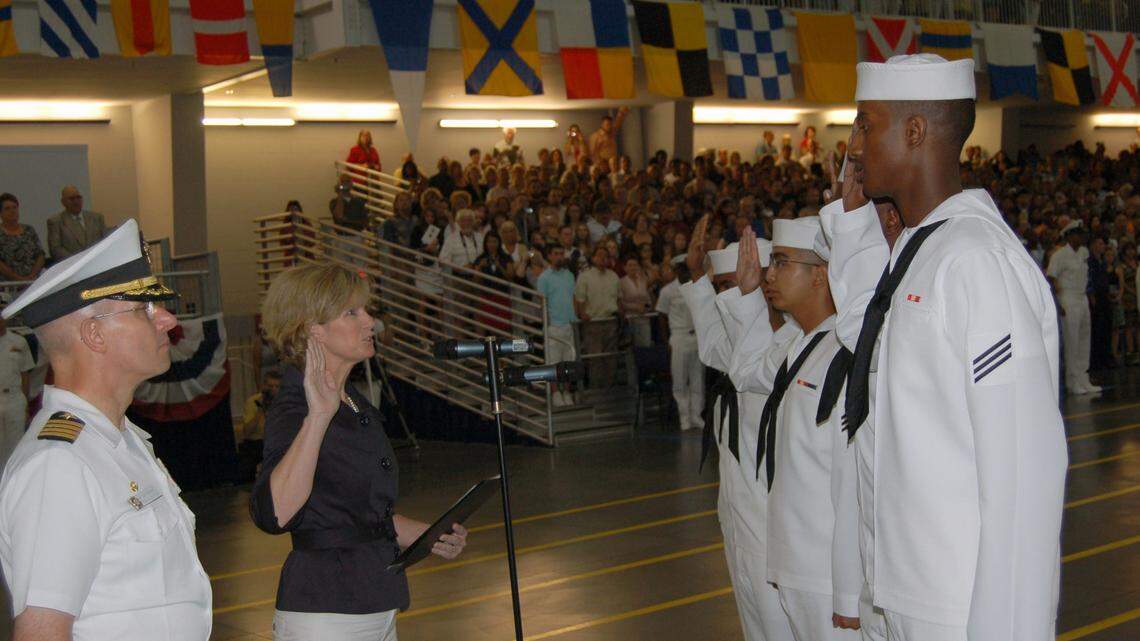 Military personnel getting U.S. citizenship on the rise for first time in years