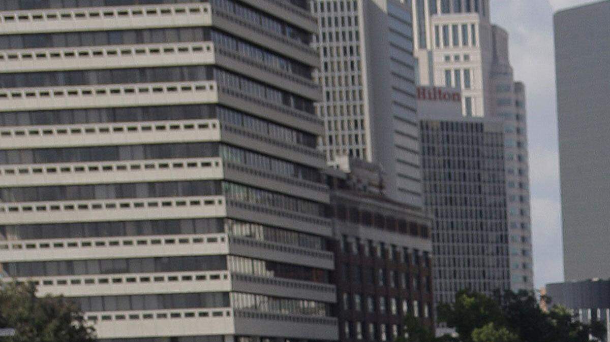 Democratic presidential candidate, Sen. Barack Obama, D-Ill., bottom right, at a rally in St. Louis, Mo., Saturday, Oct. 18, 2008. (AP Photo/Jae C. Hong)