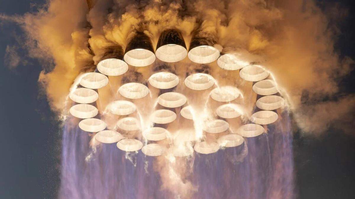 The second test launch of SpaceX’s Starship, the spacecraft NASA intends to use for its crewed missions to the moon and Mars.