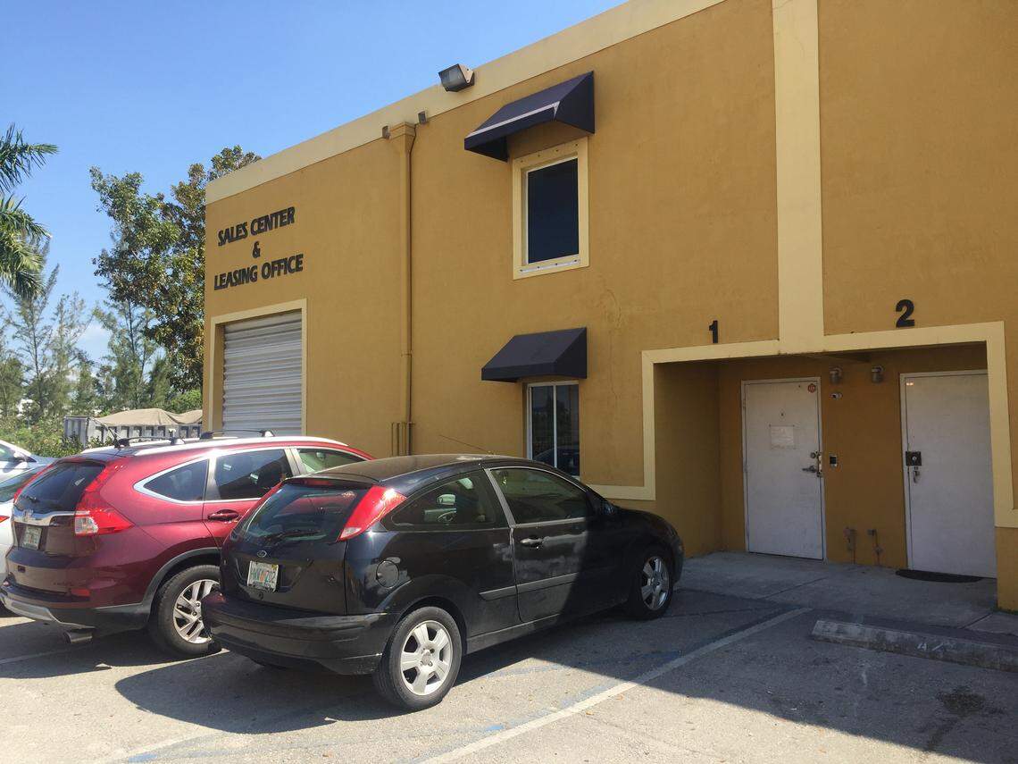 Este almacén en NW 136 Steet en Hialeah Gardens fue la primera dirección que aparecía en compañías de responsabilidad limitada registradas en la Florida a nombre de los venezolanos Pedro Morejón y su esposa, Marlene Arenas. Más tarde registraron las compañías en la dirección NW 66 Street. Esta foto se tomó el 12 de marzo de 2019.
