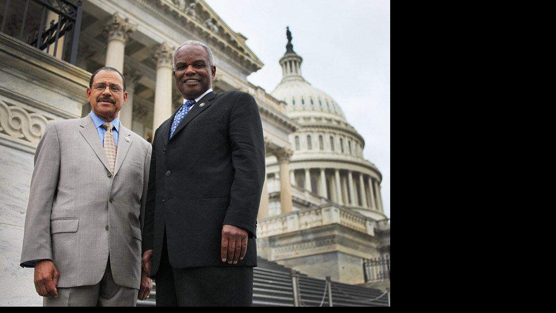 US NEWS BLACKBLUEDOGS 1 MCT