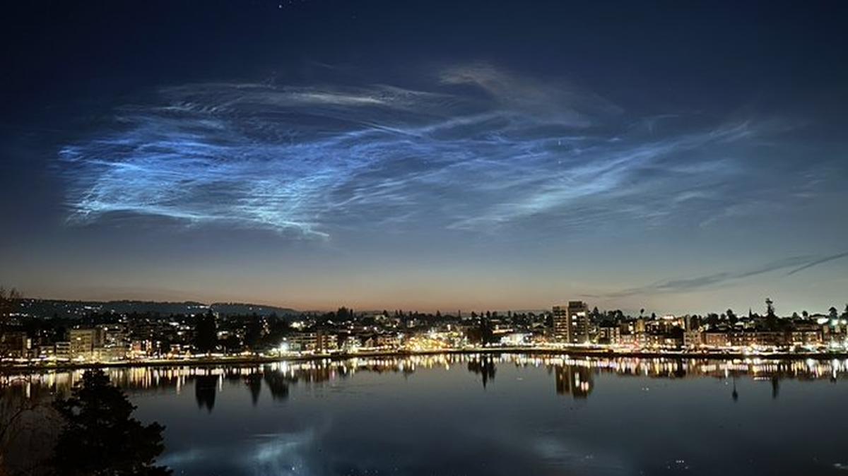 Rain Hayes, who lives in Oakland, California, snapped a photo of this “strange bright cloud” she saw over Lake Merritt on Dec. 16, 2022.