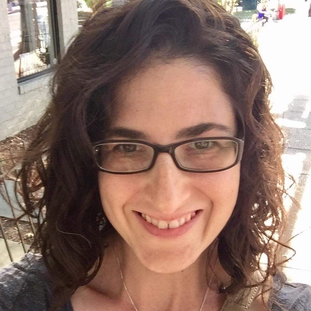 Profile Image of Lindsay Wise