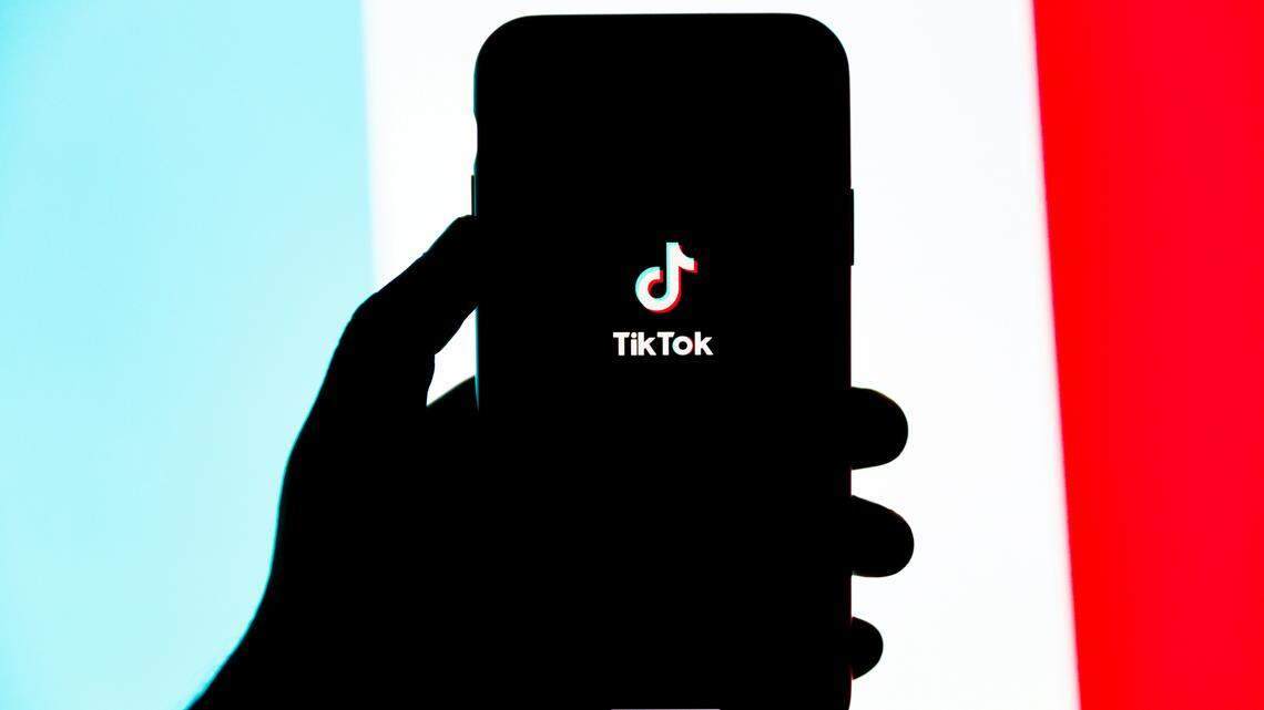 A deputy with the Charlotte County Sheriff’s Office in Florida was arrested after authorities said he was inappropriately messaging a 10-year-old girl over TikTok. A deputy with the Charlotte County Sheriff’s Office in Florida was arrested after authorities said he was inappropriately messaging a 10-year-old girl over TikTok.