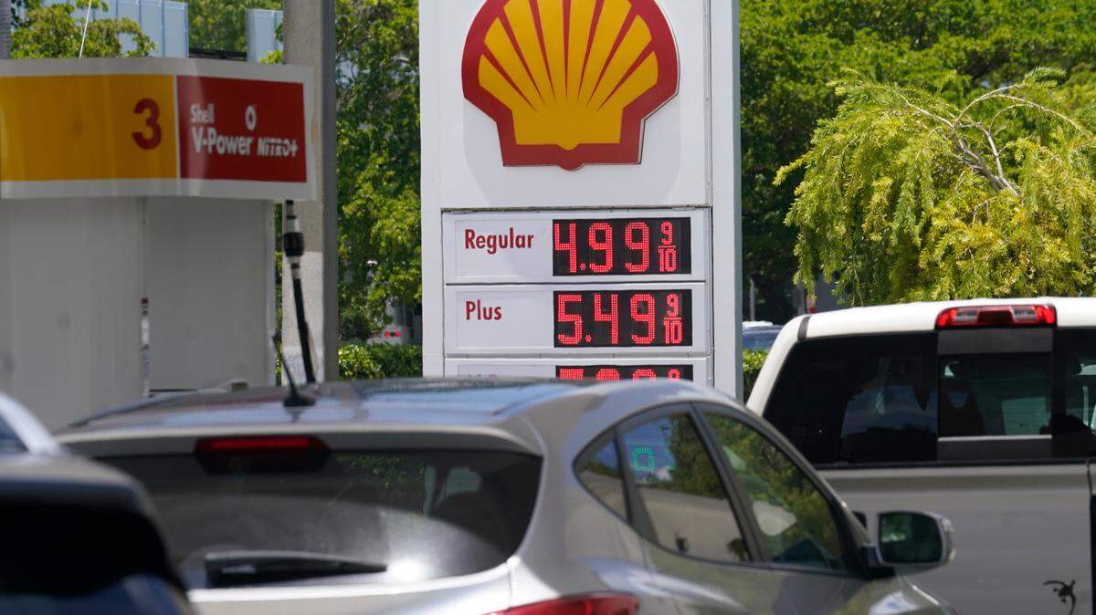 Cars line up at a Shell gas station in Miami. President Joe Biden on June 22 will call on Congress to suspend the federal gasoline and diesel taxes for three months. It’s a move meant to ease financial pressures at the pump that also reveals the political toxicity of high gas prices in an election year.