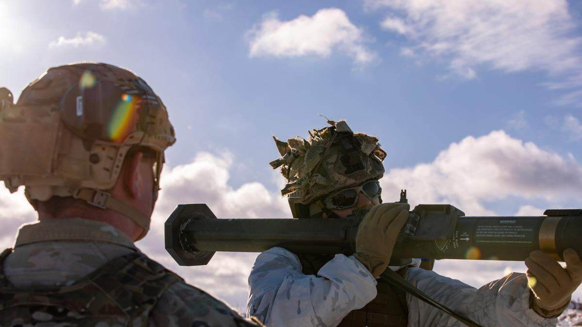 Soldiers with Joint Multinational Training Group-Ukraine’s Task Force Gator train instructors in teaching Ukrainian soldiers on use of the M141 Bunker Defeat Munition system.