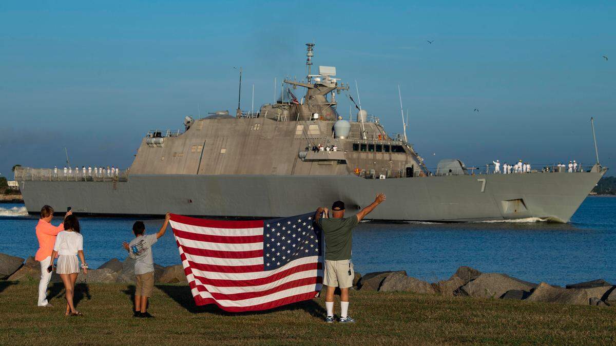 El barco de guerra USS Detroit zarpa de Mayport en octubre de 2019 para trabajar con el Servicio Guardacostas y naciones aliadas en la lucha contra el narcotráfico.