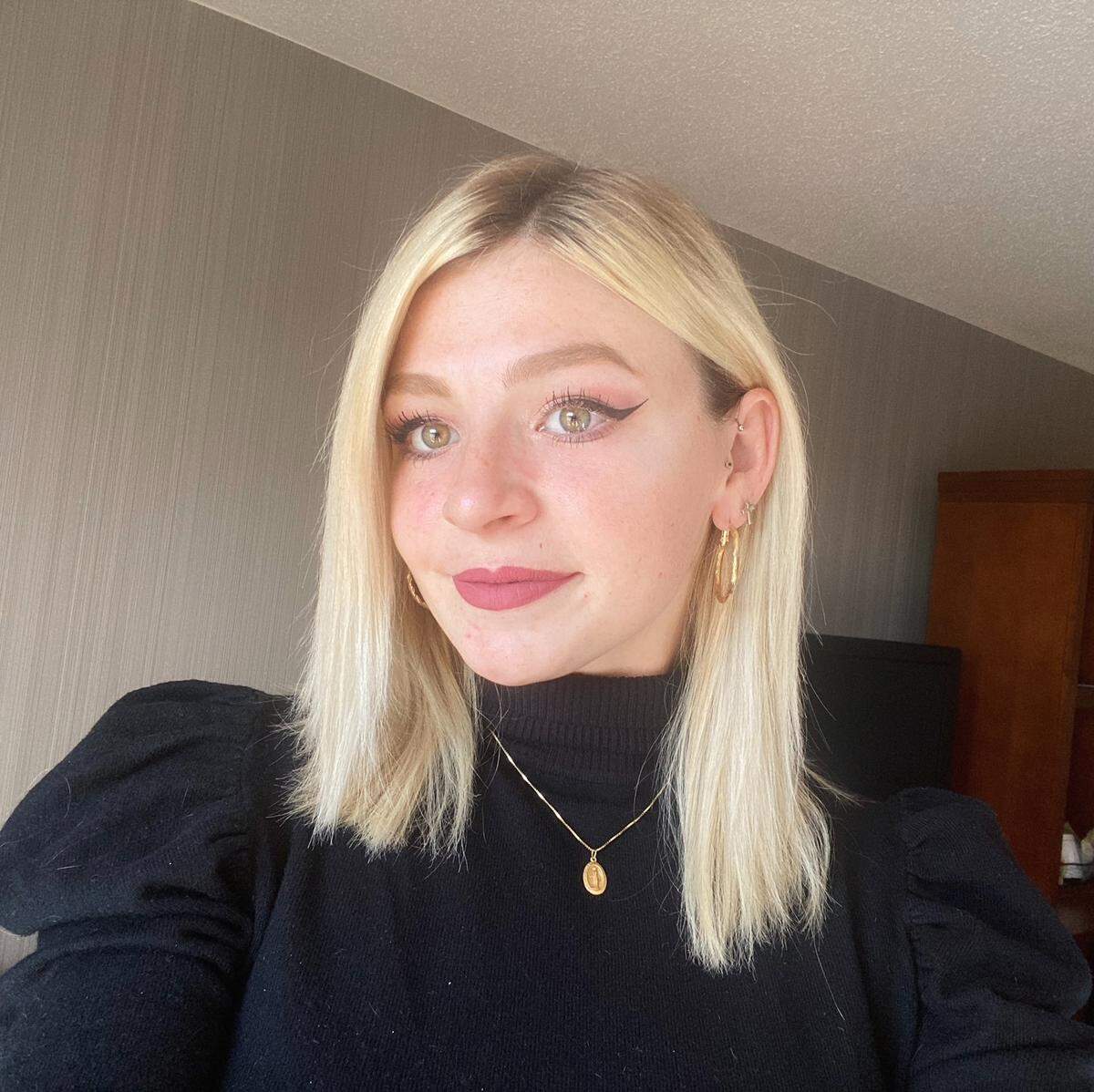 Profile Image of Julia Marnin