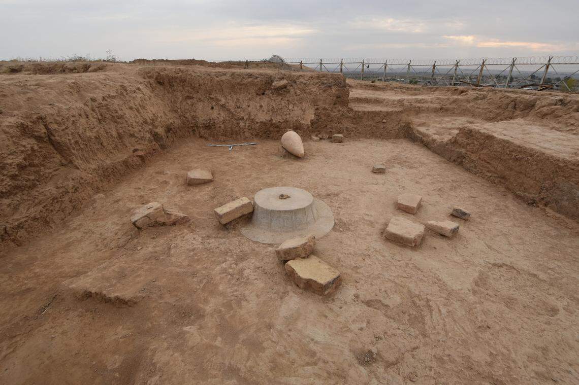 The stone column base and other fragments found at the palace.