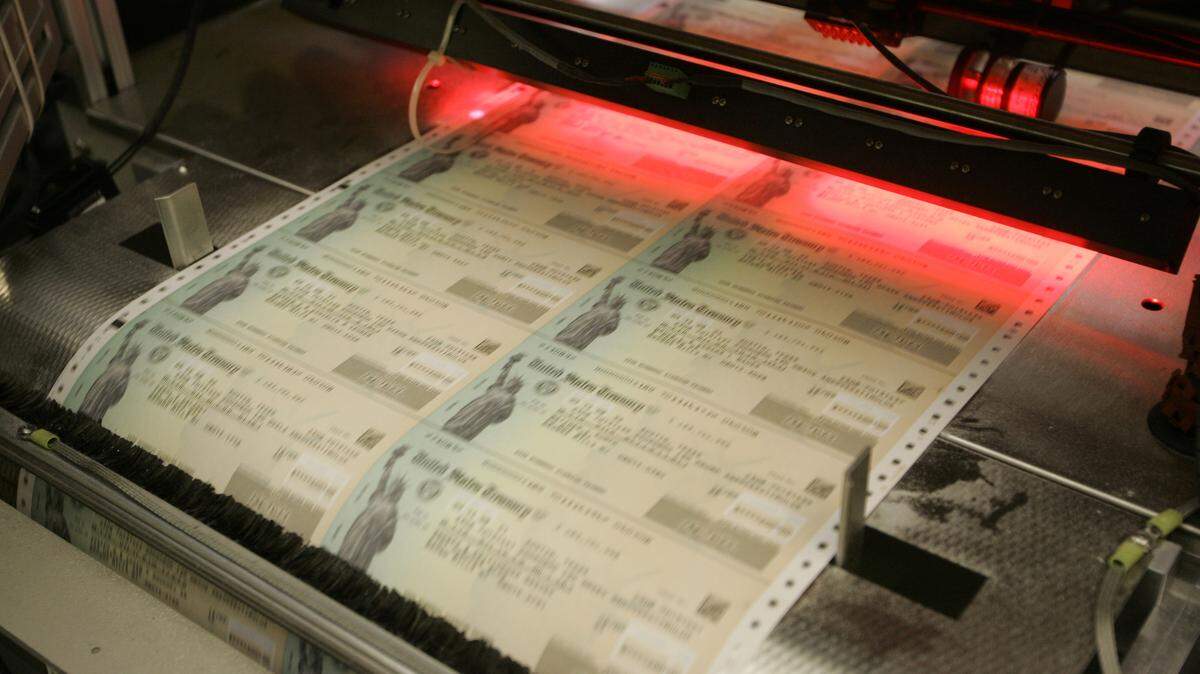 Stimulus payments roll off printing presses at the San Francisco Regional Financial Center in Emeryville, Calif., Thursday, May 8, 2008. The first batch of rebate payments started hitting bank accounts last week through direct deposits. Bush administration officials are visiting government check printing centers around the country on Thursday for events highlighting the fact that millions of rebate checks are in the mail. (AP Photo/Eric Risberg)