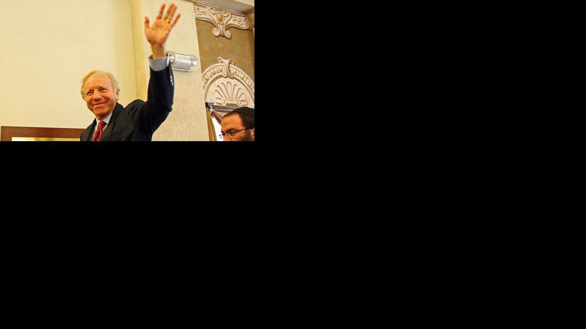 US NEWS CAMPAI-MCCAIN 5 MI