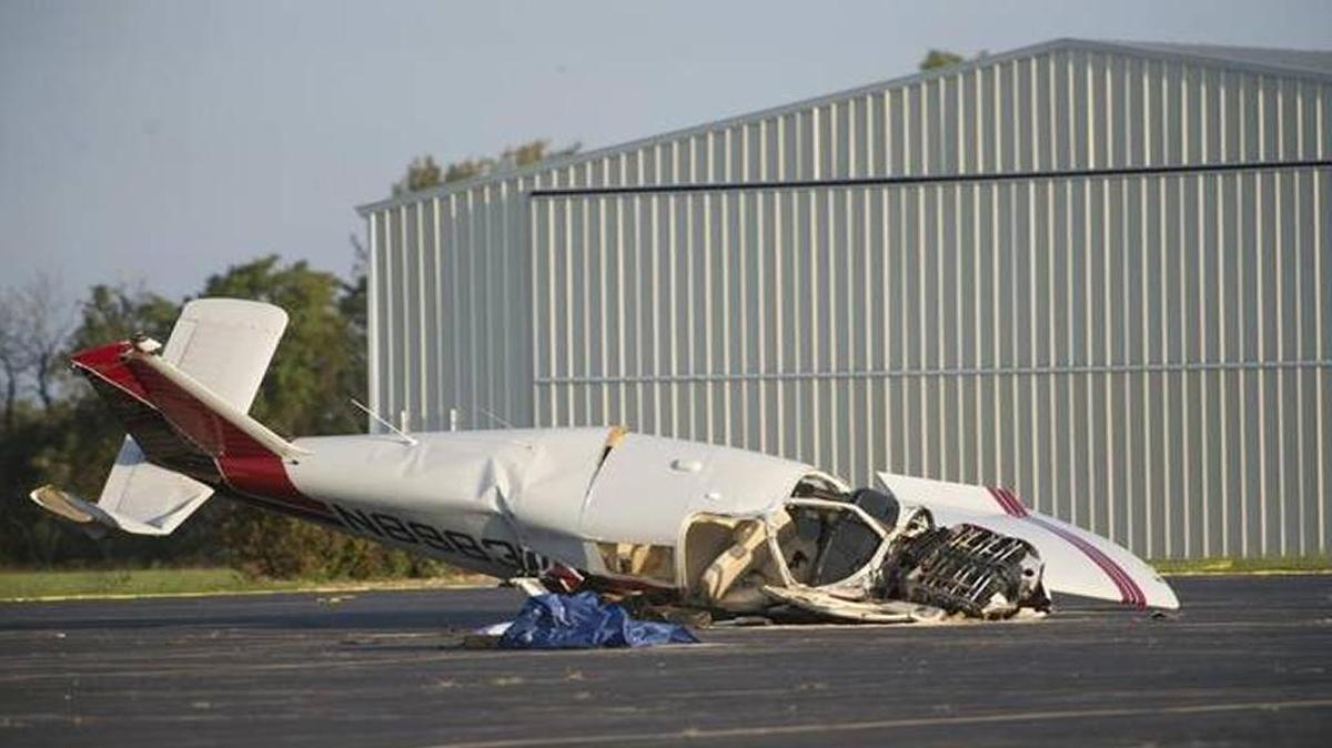 A single-engine plane crashed at the Lee’s Summit Municipal Airport in Missouri on Tuesday, Sept. 20, 2016, killing both people on board.