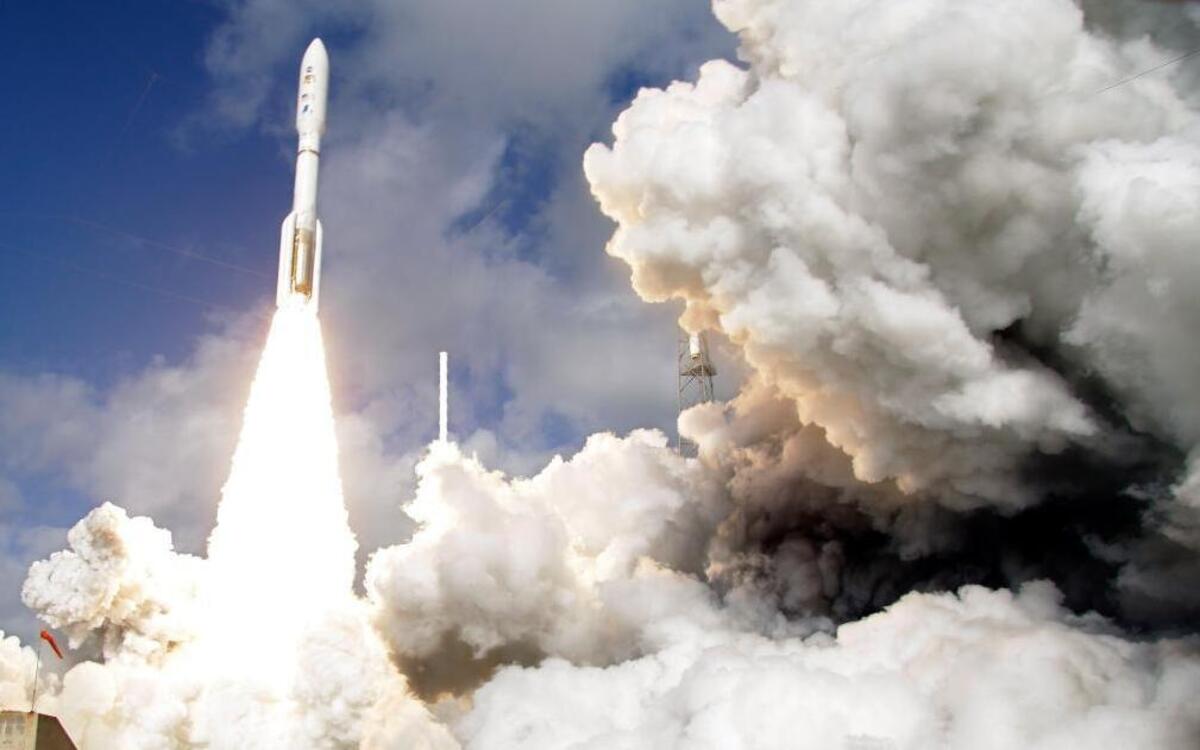 A United Launch Alliance Atlas V rocket carrying NASA's Mars Science Laboratory (MSL) Curiosity rover lifts off from Launch Complex 41at Cape Canaveral Air Force Station in Cape Canaveral, Fla., Saturday, Nov. 26, 2011. The rocket will deliver a science laboratory to Mars to study potential habitable environments on the planet.