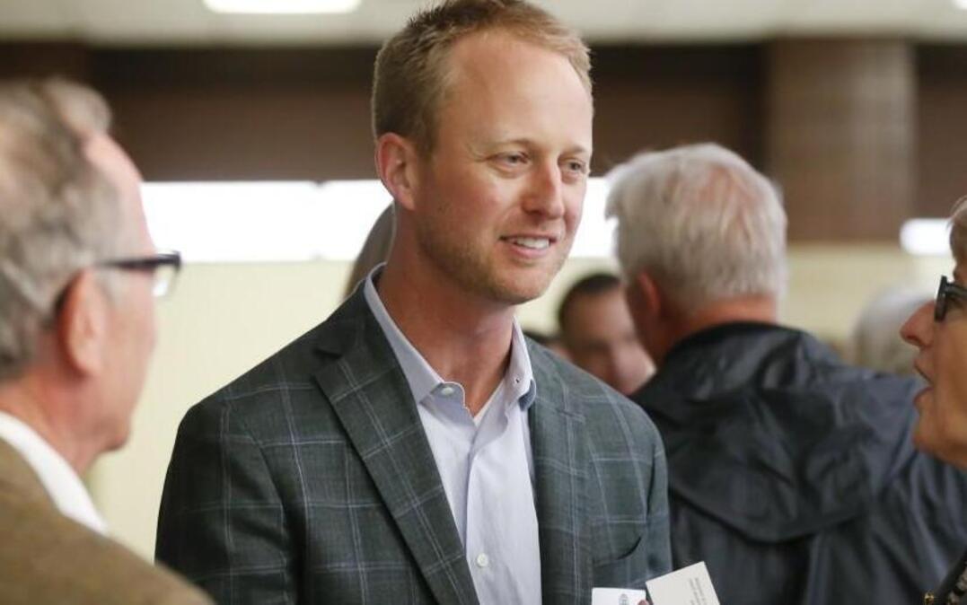Chase Koch talks with people from the Rotary Club after a speech he gave Monday at Botanica. (Nov. 7, 2016)