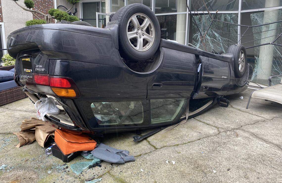 This photo shows the wreck and the broken metal barrier.