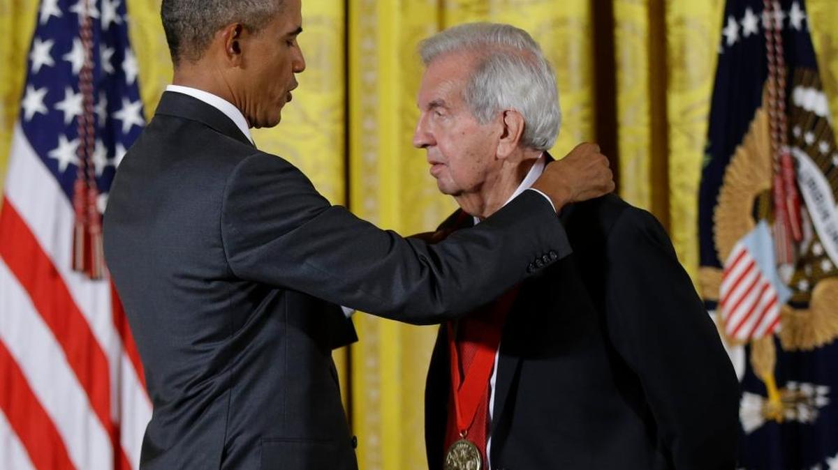 
President Barack Obama awards a 2014 National Humanities Medal to novelist, essayist and screenwriter Larry McMurtry of Archer City, Texas, during a ceremony in the East Room at the White House in Washington, Thursday, Sept. 10, 2015.
