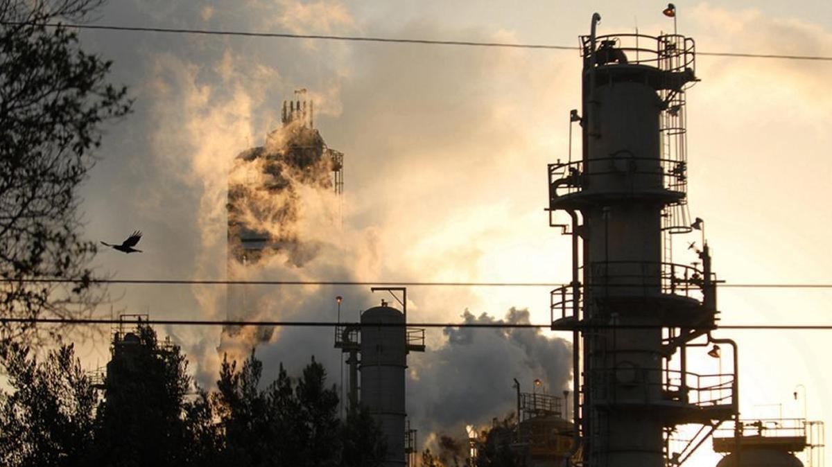 An Exxon Mobil refinery is silhouetted against the sky at dusk in Torrance, California, U.S., on Tuesday, September 18, 2007. Several cities and counties in California have filed lawsuits against Exxon and other oil companies, alleging they conspired to cast doubt on climate change science and delay restrictions on greenhouse gases.