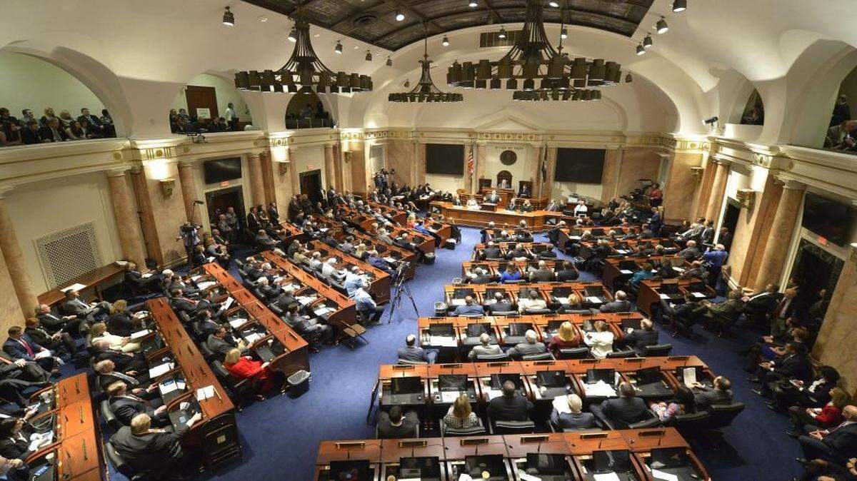 Members of the Kentucky House and Senate meet in a joint session in the House chambers as Republican Gov. Matt Bevin delivers his budget at the Kentucky State Capitol, Tuesday, Jan. 26, 2016, in Frankfort, Ky.