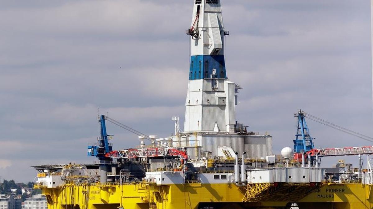 
Congress is debating a repeal of the U.S. ban on exporting oil. In photo, the oil drilling rig Polar Pioneer is towed toward a dock May 14, 2015, in Elliott Bay in Seattle, Wash.
