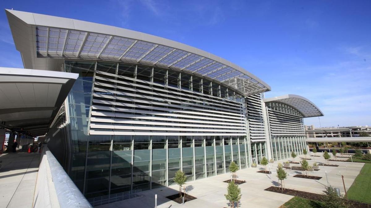
The $1 billion Terminal B at Sacramento International Airport opened in October 2011; the concourse partially obscures the view of air traffic controllers. Airport officials had been working with the Federal Aviation Administration for close to a decade to replace the adjacent air traffic control tower, which opened in 1967. However, the FAA earlier this year told local officials it would not fund a new $60 million tower. Photo taken on Sept. 29, 2011.
