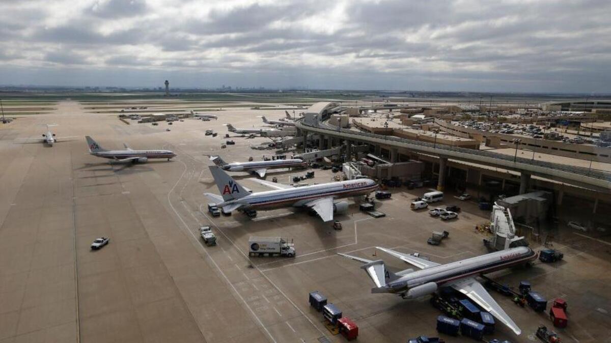 American Airlines jets park at Terminal C at Dallas-Fort Worth International Airport, March 26, 2015. The former CEO of American Airlines, Bob Crandall, supports legislation that would privatize the nation’s air traffic controllers.