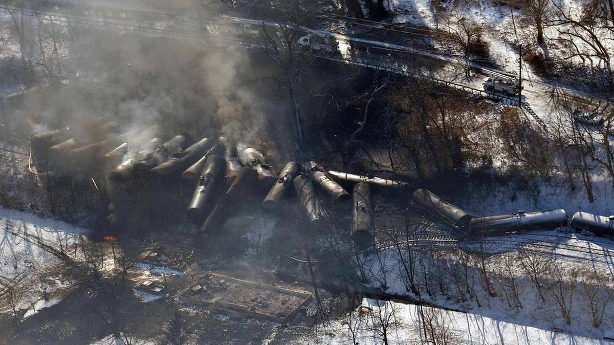
This Feb. 17, 2015, photo made available by the Office of the Governor of West Virginia shows a derailed train in Mount Carbon, W.Va. U.S. transportation officials predict many more catastrophic wrecks involving flammable fuels in coming years absent new regulations.


