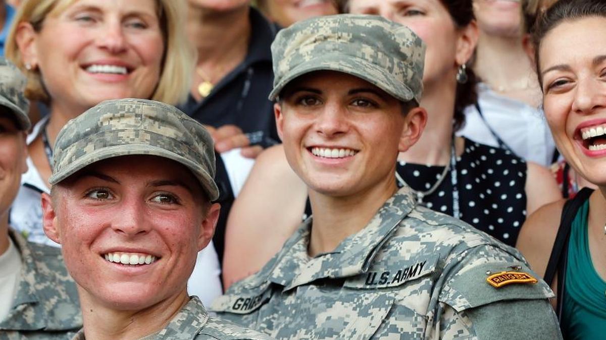 
U.S. Army First Lt. Shaye Haver, front, and Capt. Kristen Griest, right, with other female West Point alumni after an Army Ranger school graduation ceremony, Friday, Aug. 21, 2015, at Fort Benning, Ga. More than 75 women West Point graduates gathered for the ceremony.
