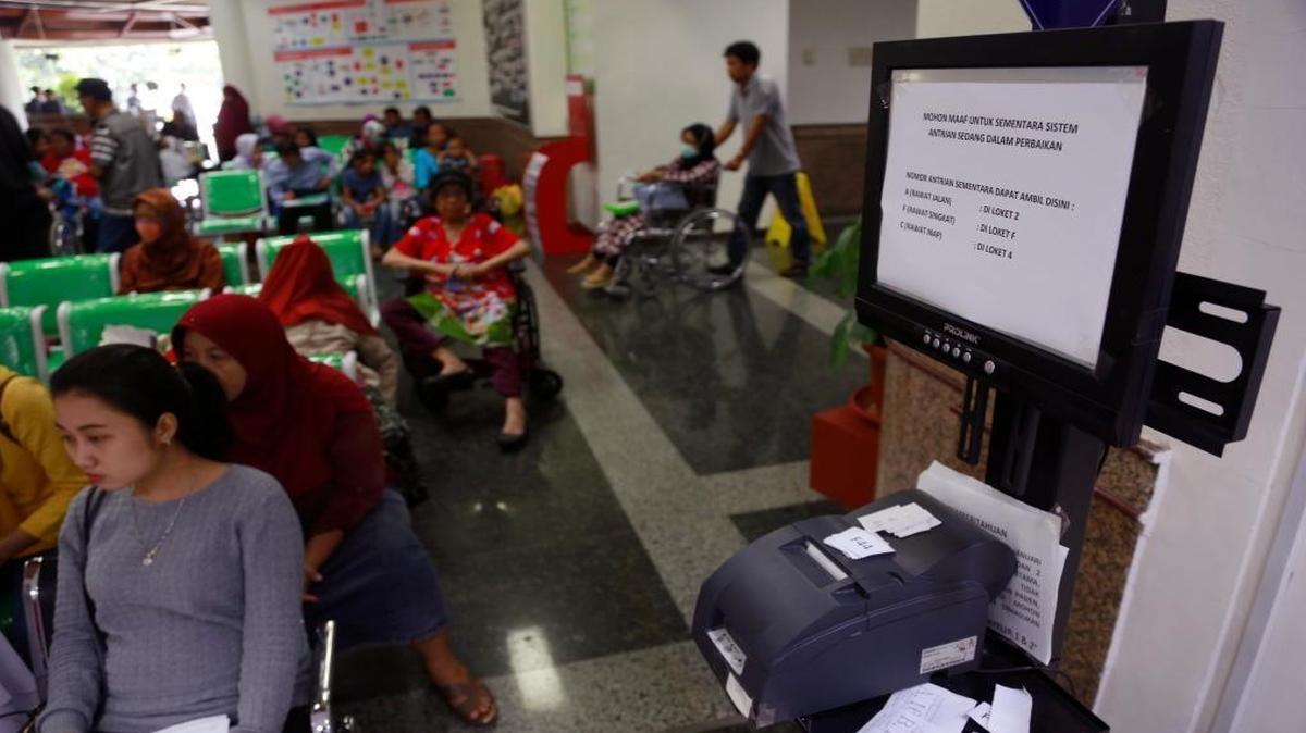 Patients waited near a queue number dispenser affected by the “WannaCry” attack at Dharmais Cancer Hospital in Jakarta, Indonesia on Monday. Global cyber chaos followed a weekend ransomware attack.