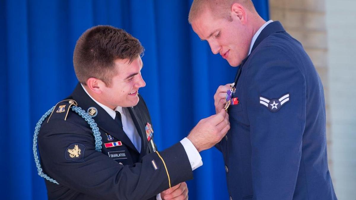 
Oregon National Guardsman Alek Skarlatos admired Airman 1st Class Spencer Stone's Purple Heart medal during a ceremony at the Pentagon, Thursday.
