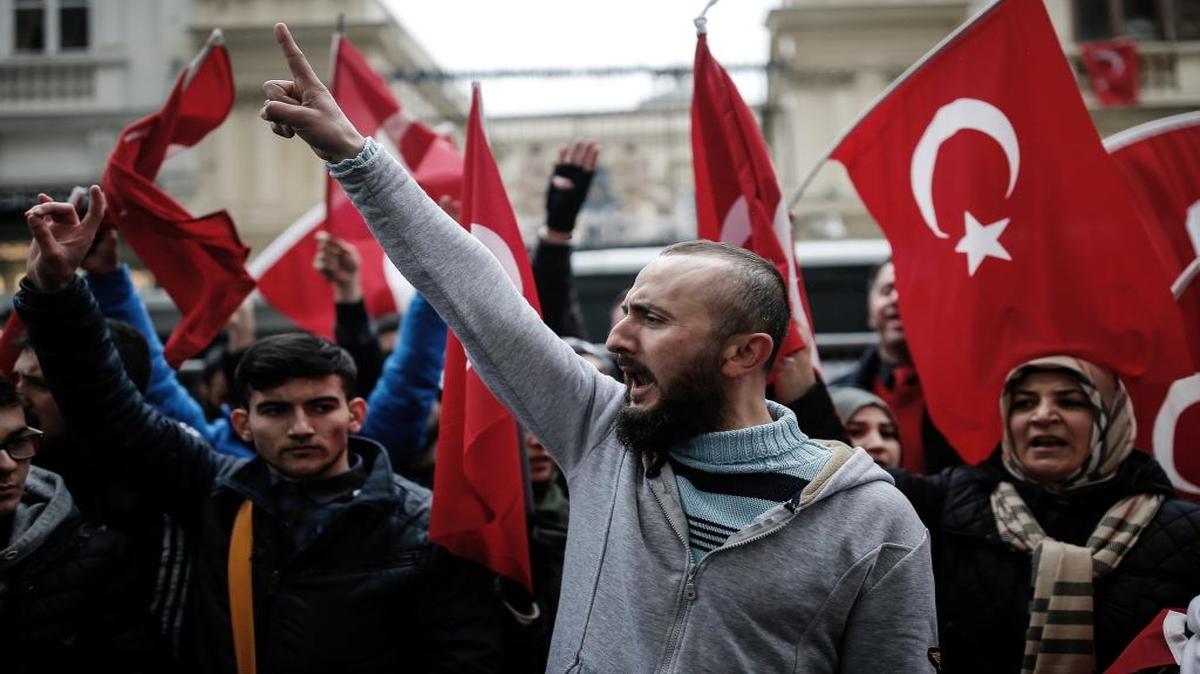 A group of Turks protest outside the Dutch consulate in Istanbul, Sunday, March 12, 2017. Turkish President Recep Tayyip Erdogan accused the Dutch government of "Nazism and fascism" after it barred Turkish officials from holding political rallies in its country.