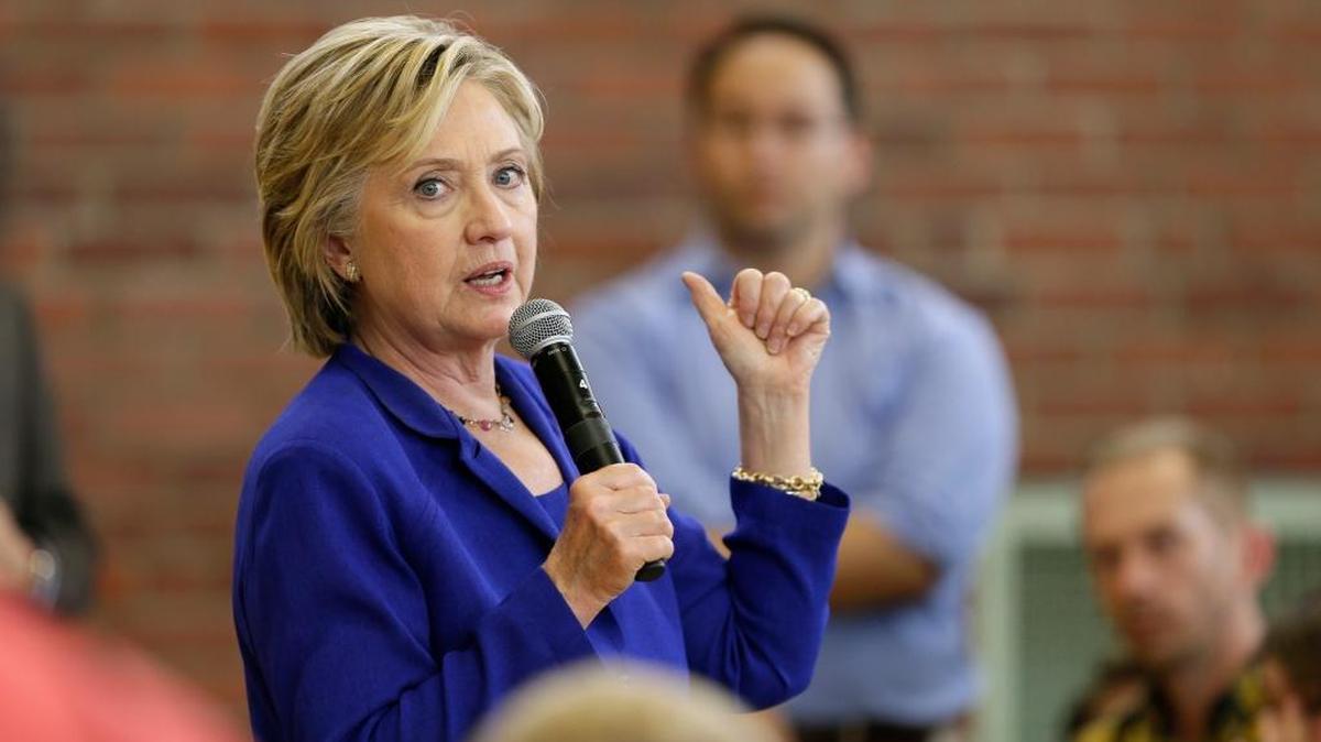 
Democratic presidential candidate Hillary Rodham Clinton speaks during a community forum on healthcare, Tuesday, Sept. 22, 2015, at Moulton Elementary School in Des Moines, Iowa. 
