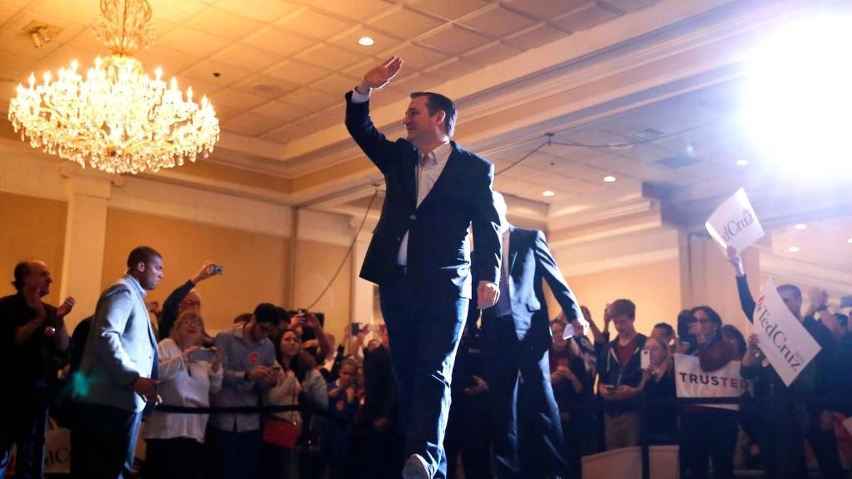 Republican presidential candidate Sen. Ted Cruz, R-Texas, arrives at a rally at Abbington Banquets, Monday, March 14, 2016, in Glen Ellyn, Ill.