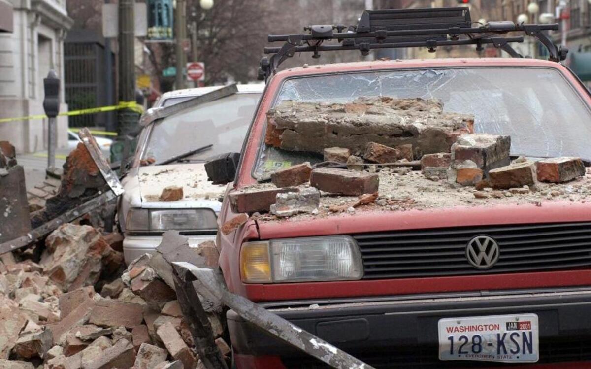 Bricks covered parked cars in Seattle's Pioneer Square district when an earthquake rocked the Pacific Northwest on Feb. 28, 2001. President Barack Obama this week included $8 million in his 2017 budget to help bring an early earthquake warning system online.