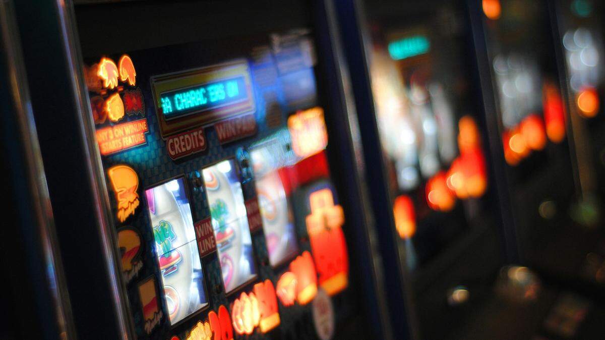 Two gamblers hit slot machine jackpots at the same Florida casino recently.