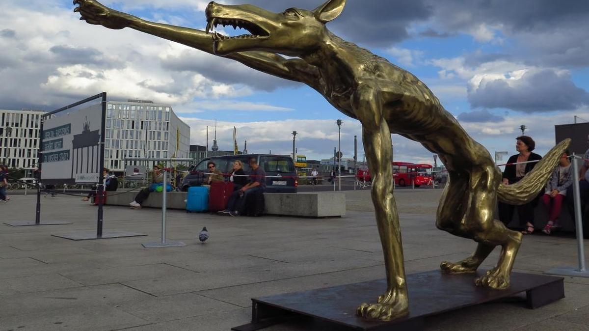 For two weeks in August an open air exhibit of 60 statues of stylized wolves stood outside Berlin’s Hauptbahnhof central train station. Titled “Are the wolves back? Art against hatred and violence,” the exhibit symbolizes a new right-wing terrorist desire for hatred, violence and death in Germany.