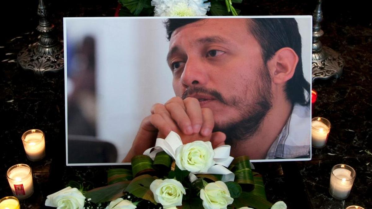 
A photo of murdered photojournalist Ruben Espinosa sits among flowers and candles in front of his casket inside a funeral home in Mexico City Monday. Espinosa, 31, who worked for the investigative magazine Proceso, was one of 37 journalists from Veracruz who’ve fled their state since 2000.
