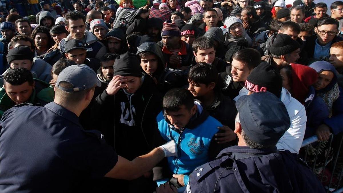 Refugees crowded a refugee center in Presevo, Serbia, on Monday. The United States has agreed to take 10,000 in the next year.