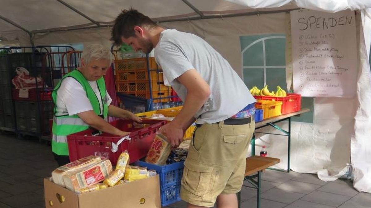 
A donor brings food items to help feed the 70,000 refugees who have arrived in Munich, Germany, since the beginning of September. Volunteer organizations have asked people not to bring any more clothes, as they are out of space for storing them, but donation continue to pour in.
