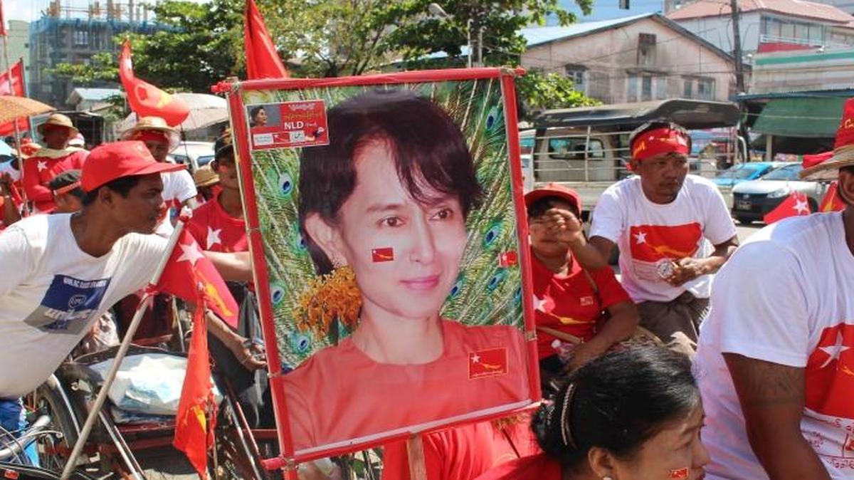 Aung San Suu Kyi’s iconic status, which drove a landslide victory in Myanmar’s first democratic election since 1990, could hamper her ability to lead. and create a new chapter of instability in the country of 51 million people.