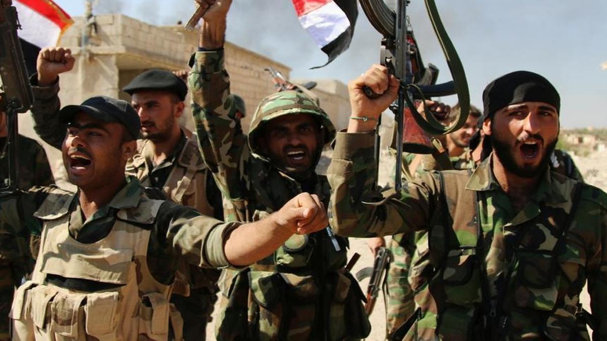 
Syrian government soldiers on Sunday celebrated the capture of Achan in Hama province after intense Russia air strikes. 
