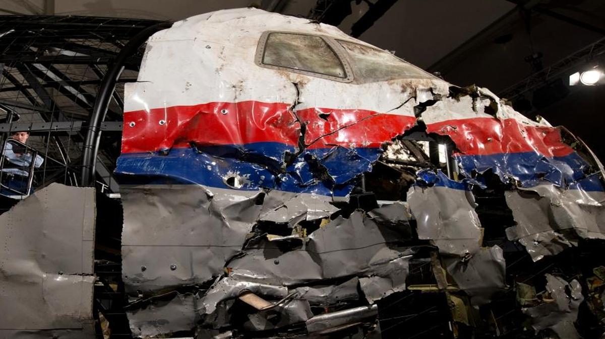 
Dutch investigators reconstructed the cockpit of Malaysia Airlines Flight 17 as part of its investigation into what downed the plane as it was flying over eastern Ukraine last year. The pieced together wreckage was displayed Tuesday in Gilze-Rijen, Netherlands, during a news conference announcing the results of the probe.


