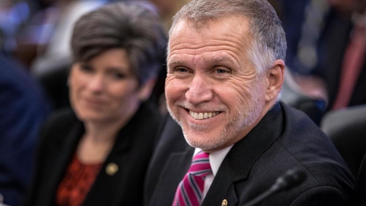 Senate Agriculture Committee members Thom Tillis, R-N.C., and Joni Ernst, R-Iowa, left, join other members of the committee on Capitol Hill in Washington on Jan. 20, 2016, as the panel approved new measures to set fat, sugar and sodium limits in school lunches.