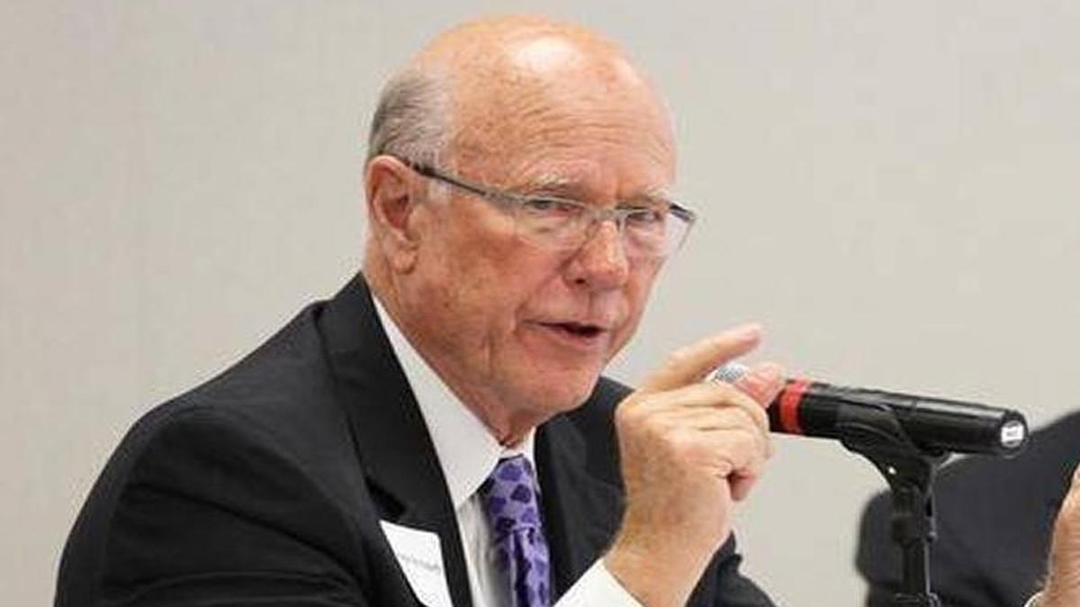 Sen. Pat Roberts (left), pictured with fellow Kansas Republican Sen. Jerry Moran.