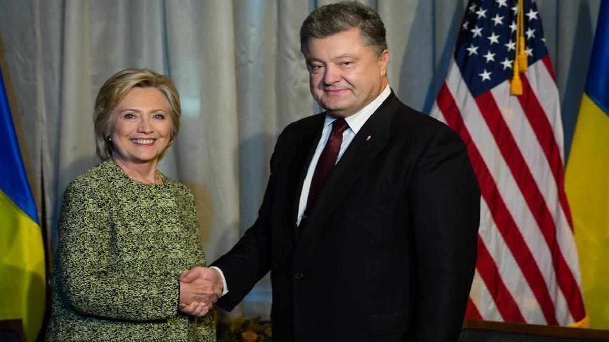 Ukrainian President Petro Poroshenko meets with Democratic presidential candidate Hillary Clinton in New York City in September 2016.