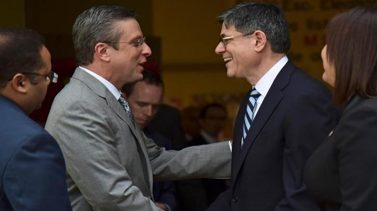 U.S. Treasury Secretary Jacob Lew, right, shakes hands with Puerto Rico’s Gov. Alejandro García Padilla before touring Eleanor Roosevelt Elementary School in San Juan, Puerto Rico, on May 9, 2016.