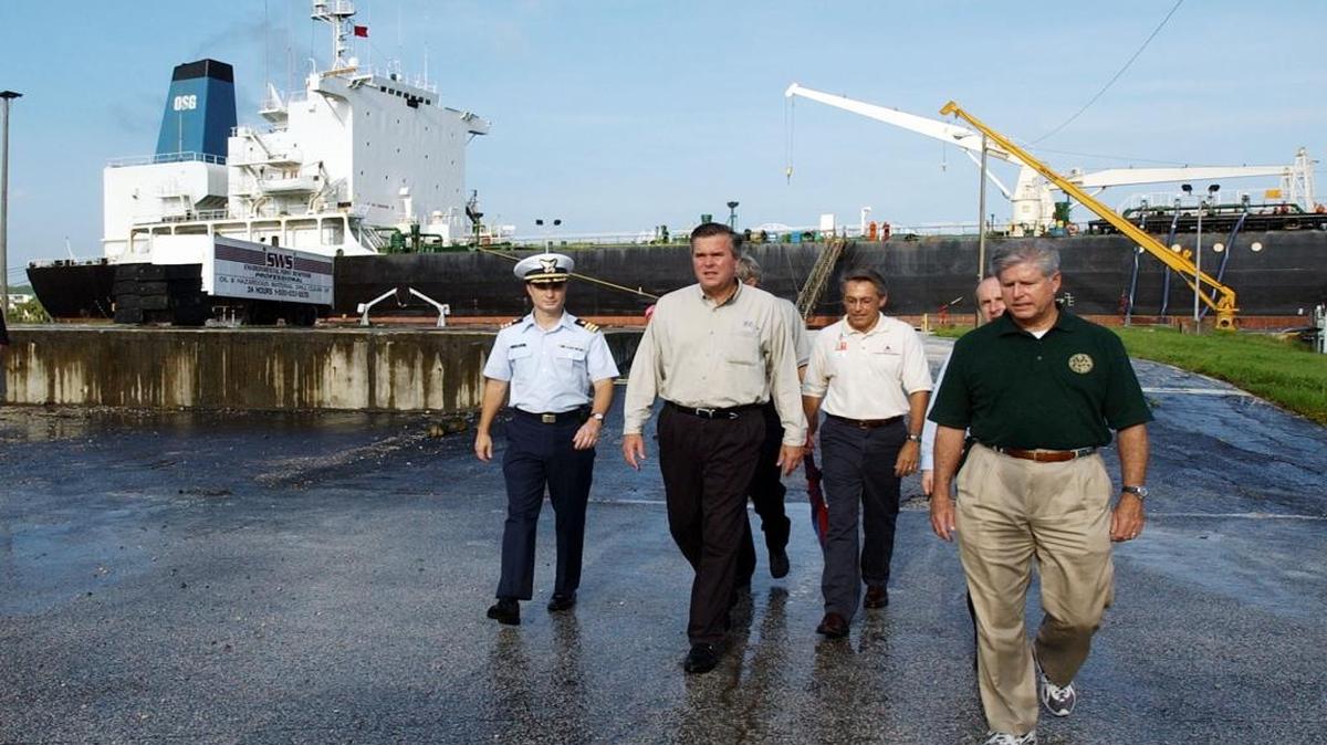 
Then-Gov. Jeb Bush (second from left) and Florida Chief Financial Officer Tom Gallagher (right) walk with port officials after observing a fuel tanker docked at the Port of Tampa’s Citgo terminal on Sept. 8, 2004. Gas service had been disrupted since Hurricanes Charley and Frances made landfall in the state.

