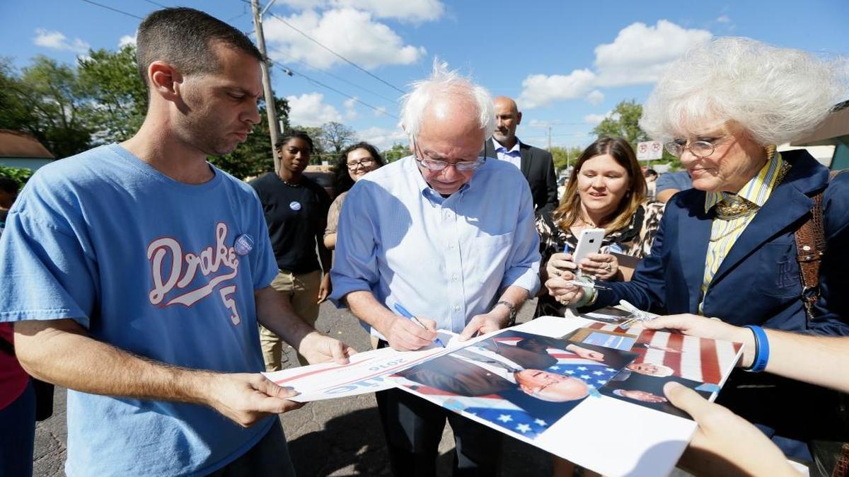 
Democratic presidential candidate Sen. Bernie Sanders signs autographs after speaking at the Des Moines Youth Summit, Sunday, Sept. 27, 2015, at Creative Visions in Des Moines, Iowa. 
