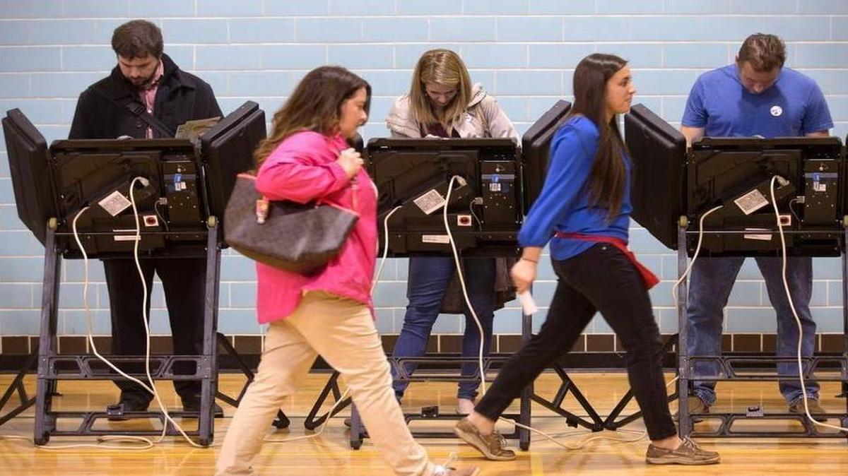 Voters casting ballots in Ohio last year. In spite of recent concerns about efforts to hack into voter registration rolls in at least two states, computer experts say it would be very difficult for hackers to influence the outcome of the U.S. presidential election.